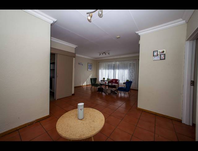 3 BEDROOM FREEHOLD TO LET IN BROMHOF